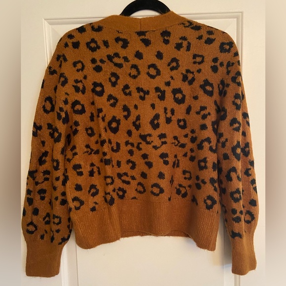 Old Navy Leopard Print Cardigan - Size M - Picture 2 of 3